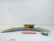 Hornby R8229 Station Halt