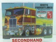 AMT Unbuilt White Freightliner Lorry Kit