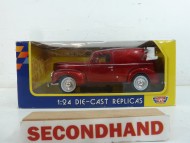 Motormax Diecast 1940 Ford Sedan Delivery 1:24 Scale