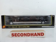 Superior Diecast Lincoln Limosine 1996 1:24 Scale
