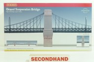 R8008 Grand suspension bridge