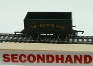 R6671 Fathers Day Open Wagon Green