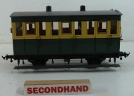 R19-10G IOM 4 wheel Coach Green&Cream 3rd class