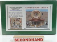 S Scale Coppers Donut Drive -In Kit 1:64 Sacle