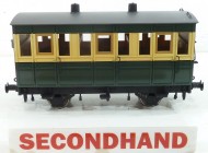 Accucraft IOM 2Axle Gaurd Coach Green/Cream unboxed
